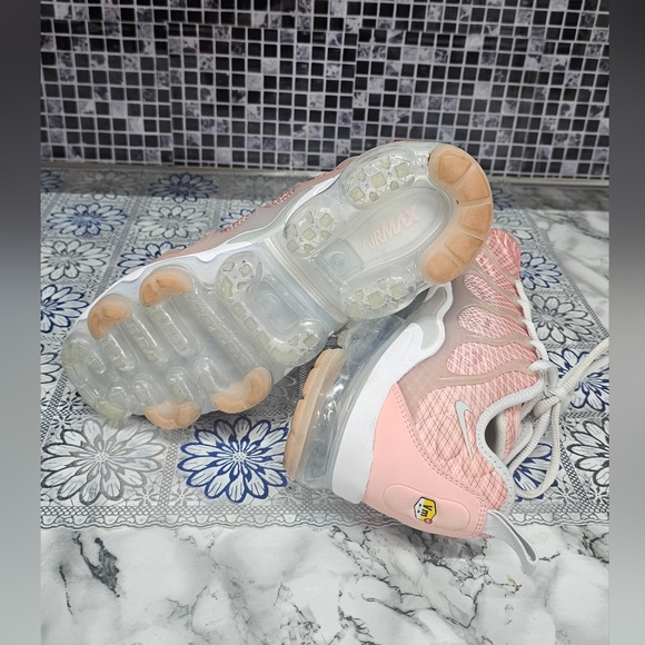 Nike Air Vapormax Plus Bleached Coral  Women's - Picture 4 of 7